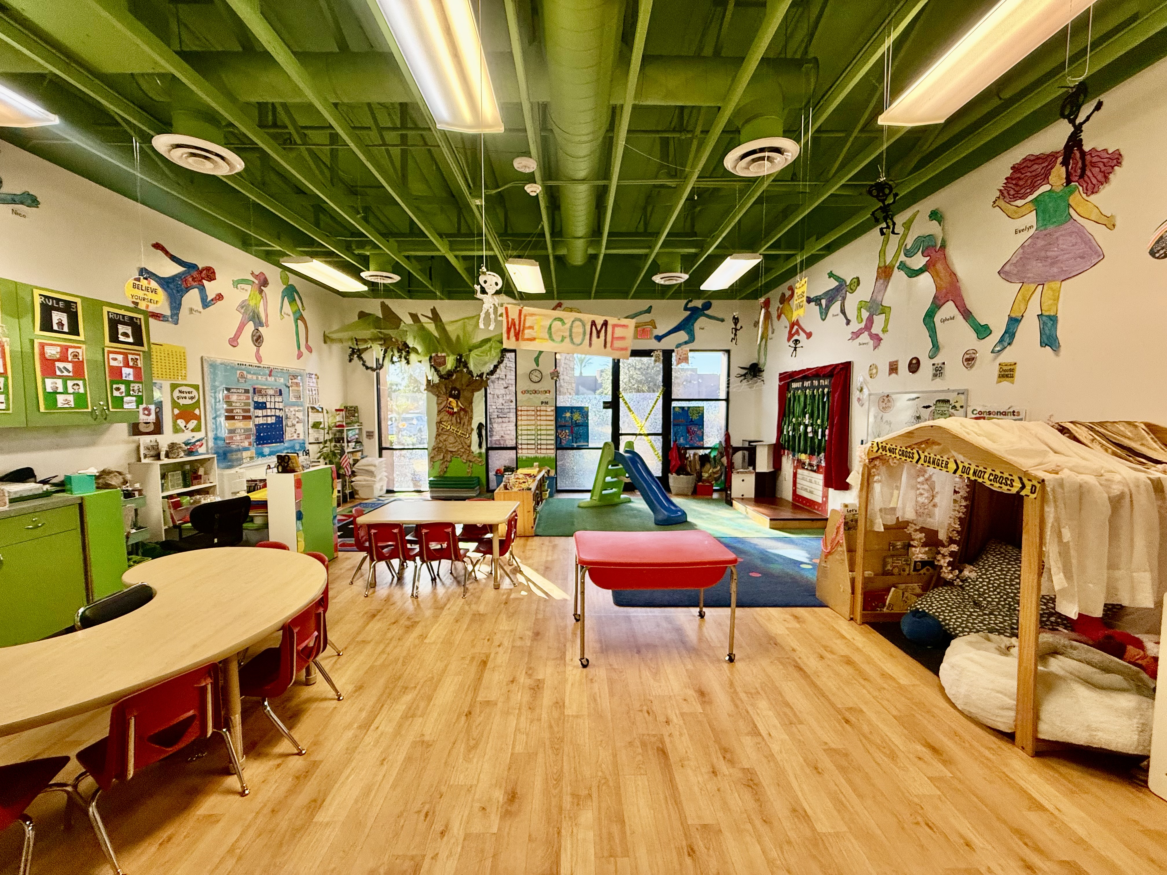 STEM/Art-friendly classroom with open floor space